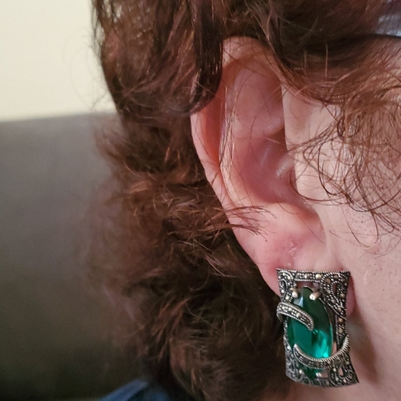 STERLING SILVER MARCASITE GREEN STONE EARRINGS - Picture 8 of 9